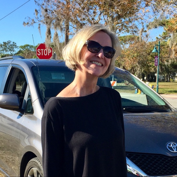 Meet your Posher, Deborah π π - Picture 1 of 2